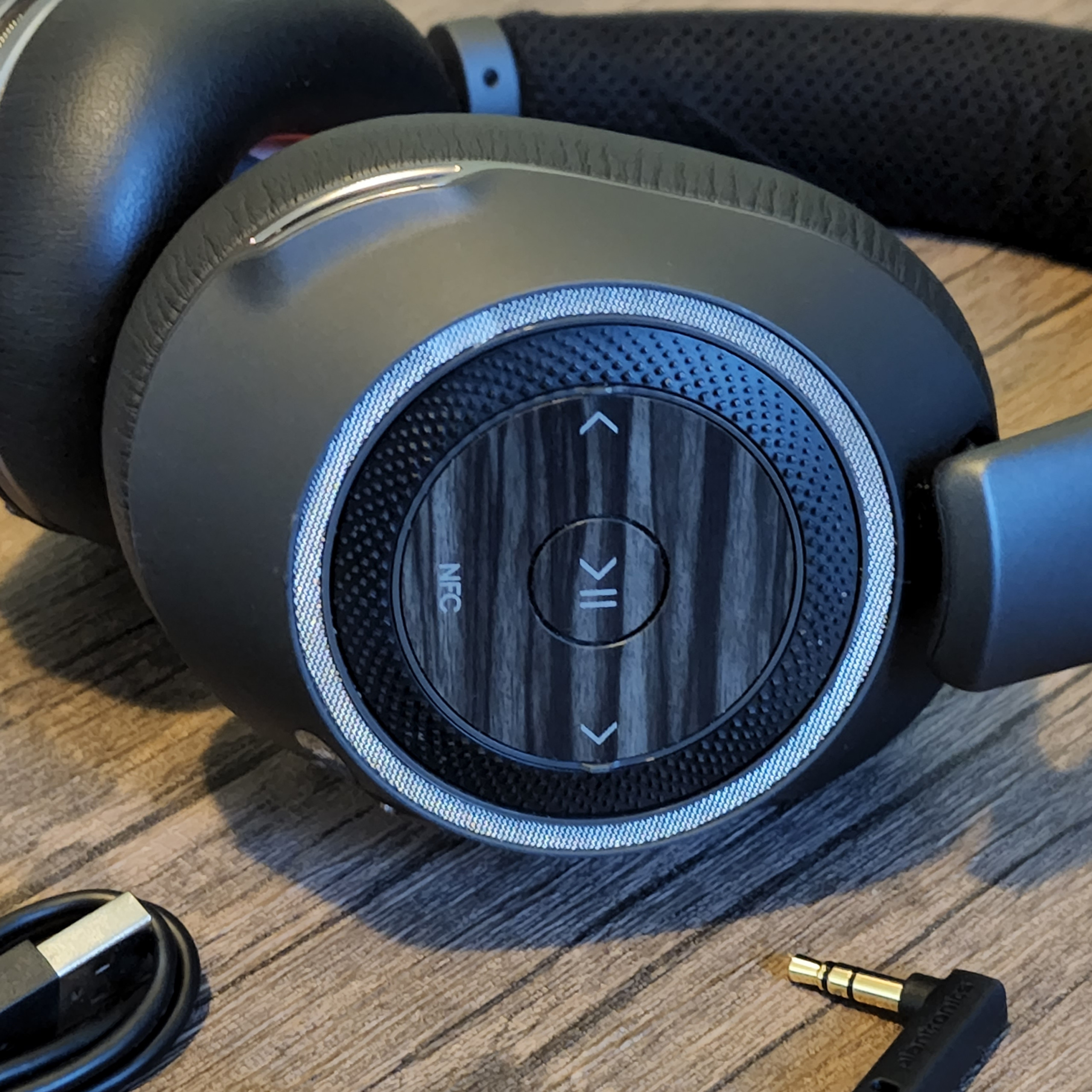 Plantronics-Poly-Voyager-8200UC-MTG-3-scaled-1.jpg Plantronics-Poly-Voyager-8200UC-MTG-3-scaled-1.jpg