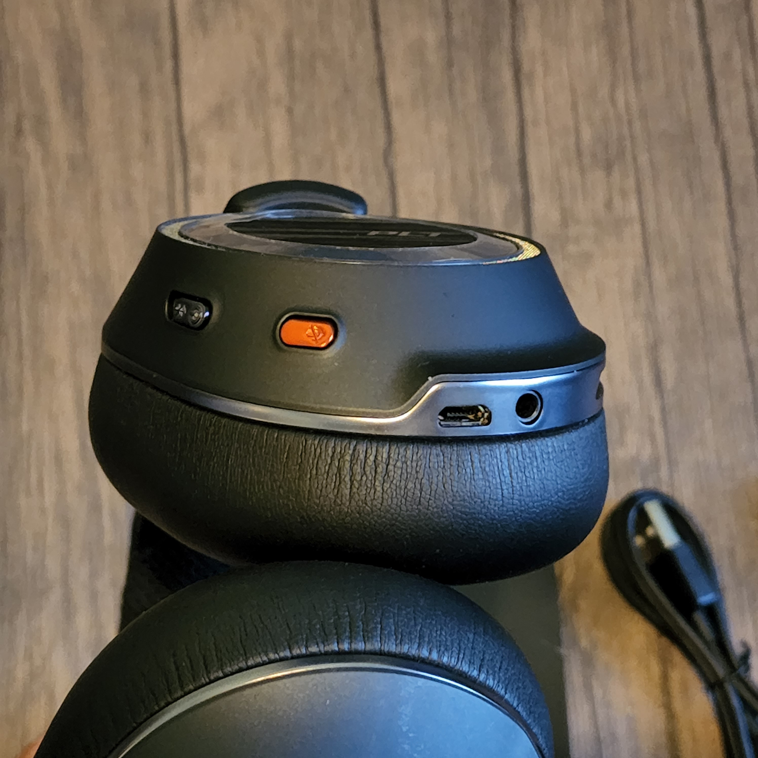 Plantronics-Poly-Voyager-8200UC-MTG-5-scaled-1.jpg Plantronics-Poly-Voyager-8200UC-MTG-5-scaled-1.jpg